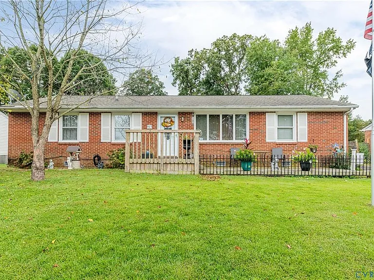 917 Yorkshire Rd — Photo 1