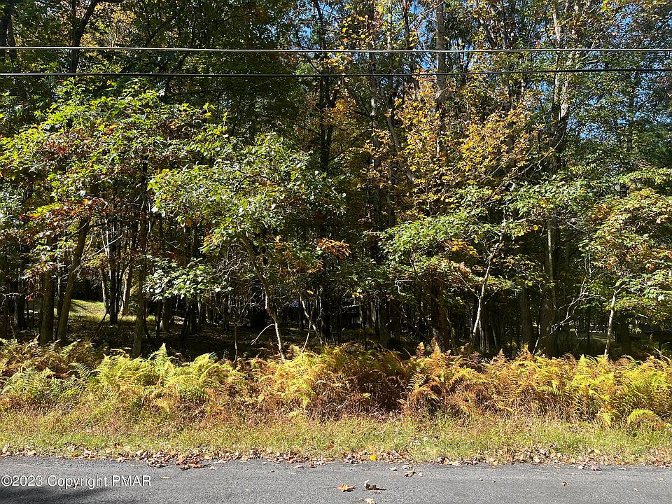 2nd image of 992 Hugo Dr Lot 992