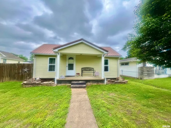 1812 Baynes St, Metropolis, IL 62960