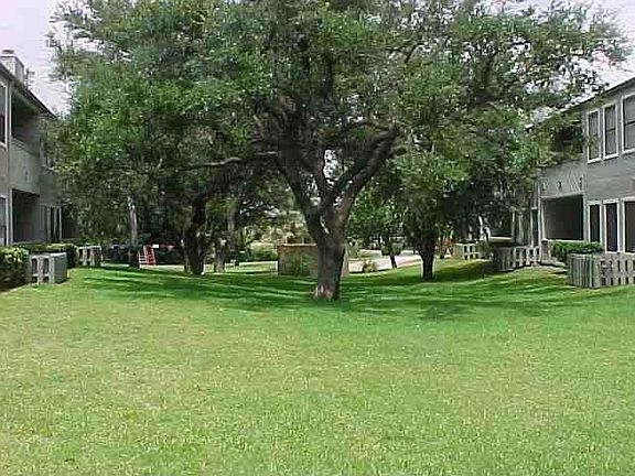 4th image of 604 Highcrest Dr Unit 411