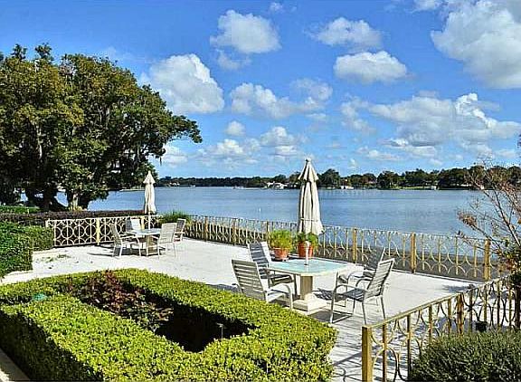 Lake View Common Area