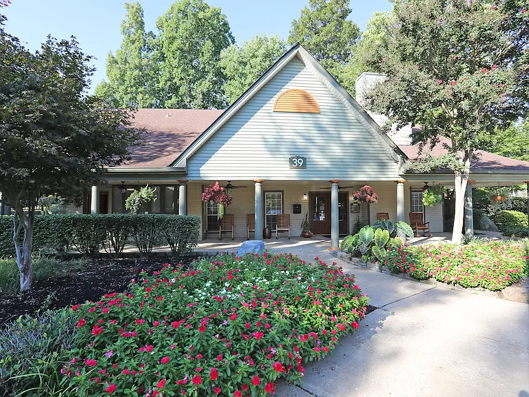 Welcome to Woods of Post House Apartments in Jackson, TN