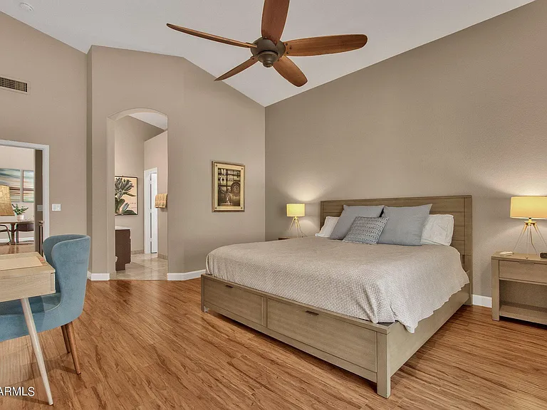 1138 E Amberwood Dr — Photo 22