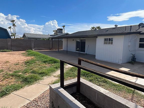 3rd image of 819 N 73rd Pl