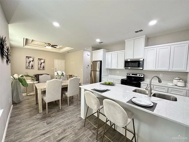7807 N 58th St #4 — Photo 3