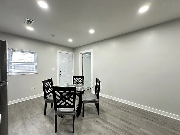 1937 W Grand Ave #3 — Photo 6