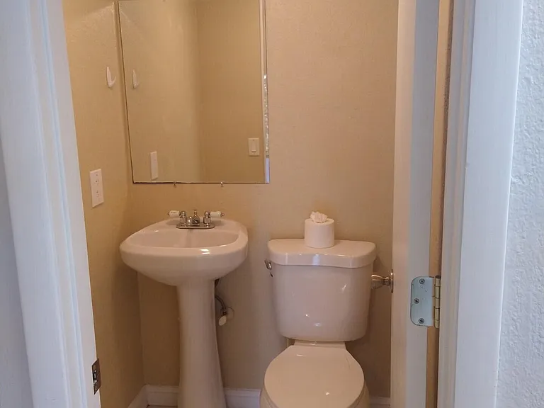 1020 Pinetree Dr #8 — Photo 10
