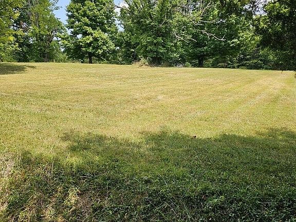 3rd image of 224 E Hendron Chapel Rd