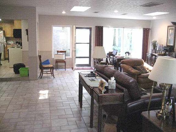 2nd image of 5855 Bicentennial Ln