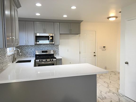 3rd image of 2107 Cypress Ave