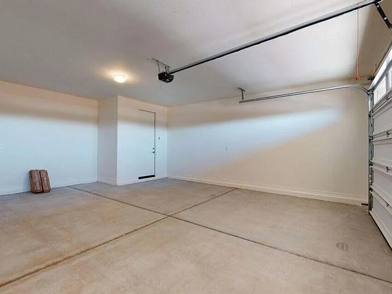 1107 S Vine St — Photo 37