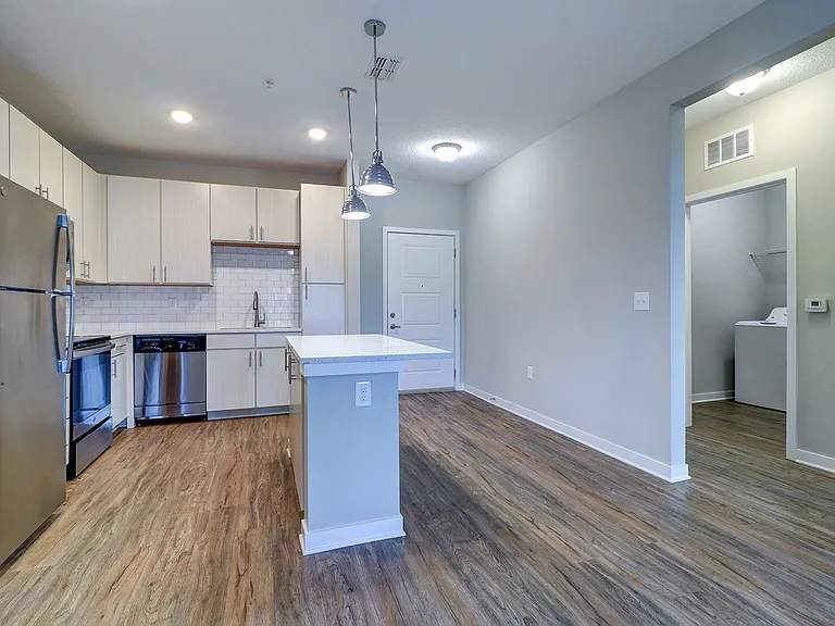 Nexus Brandon Apartments — Photo 73