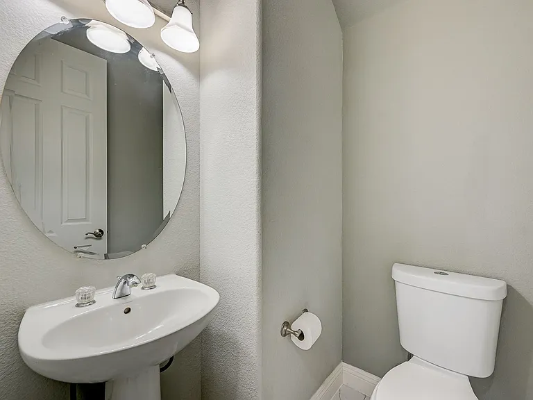 2429 Granada Bluff Ct — Photo 17