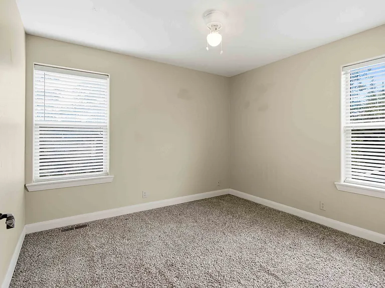 131 N 6th Ave — Photo 15