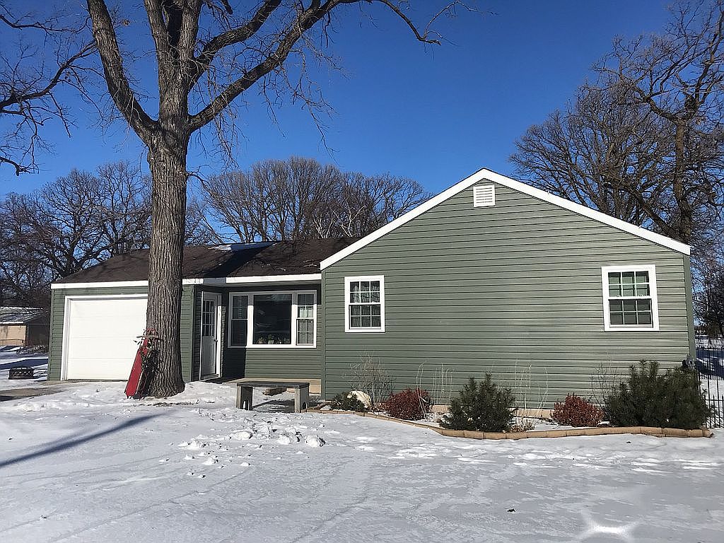 1301 Duluth Ave N Thief River Falls Mn 56701 Zillow