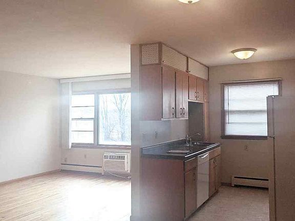 5th image of 1267 Cook Ave E #102