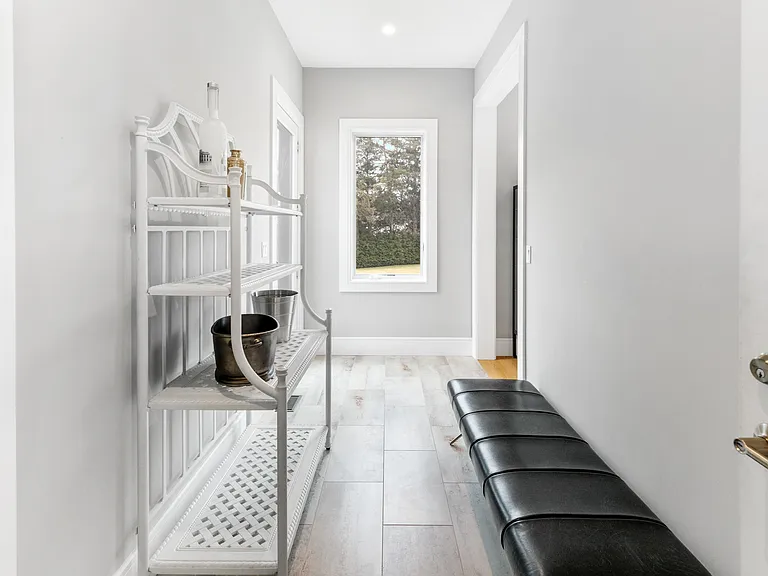 240 Head Of Pond Rd — Photo 16