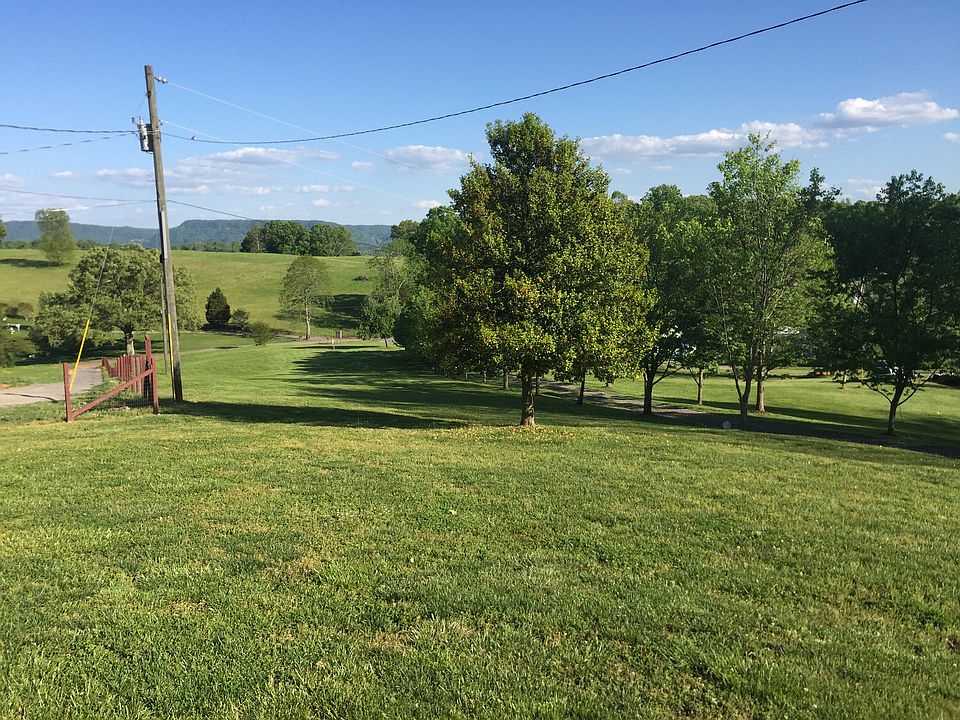1st image of 209 Woodland Ln