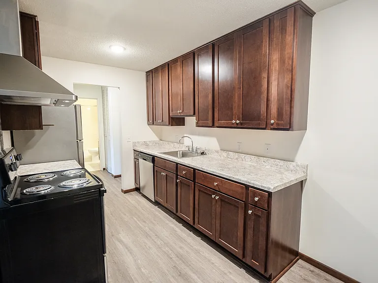 Lakehill Apartments — Photo 30