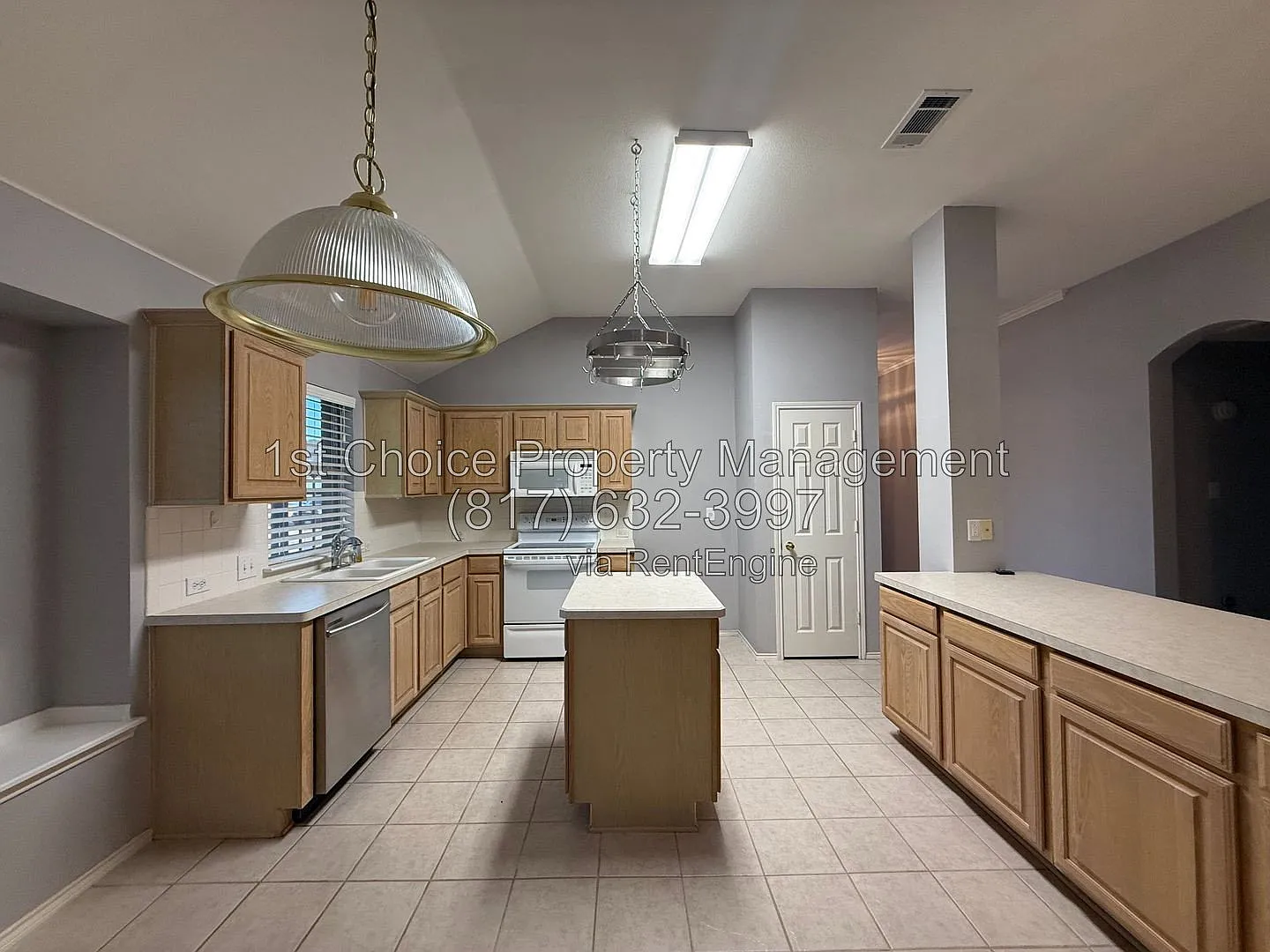 3 bed, 2.0 bath, 1829 sqft, $2,495 — Photo 3