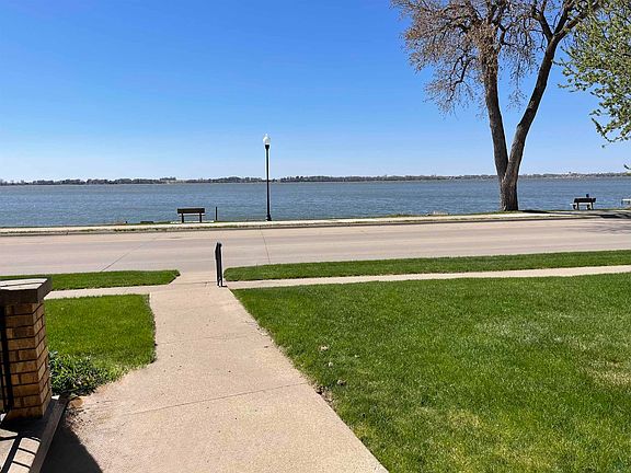 2nd image of 901 E Lakeshore Dr #6