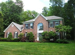 10 Chelsea Dr, Danbury, CT 06810