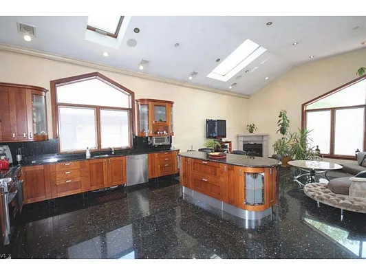 Sold by Bergen Basin Real Estate | media 19