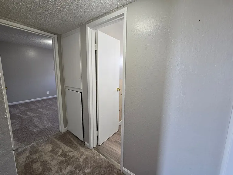 2100-2104 E Sunrise Ave — Photo 11