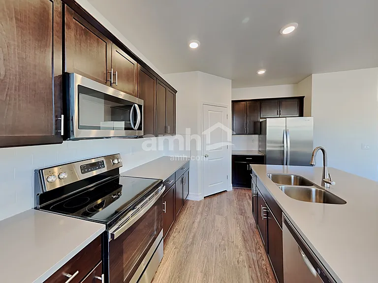 21467 S 231st St — Photo 2