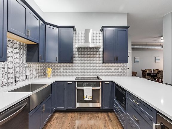3rd image of 190 N Roslyn St Suite 1305