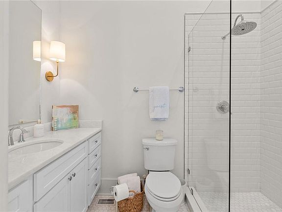 5th image of 1056 Palmetto St