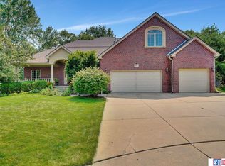 8011 Eastwood Ct, Lincoln, NE 68506