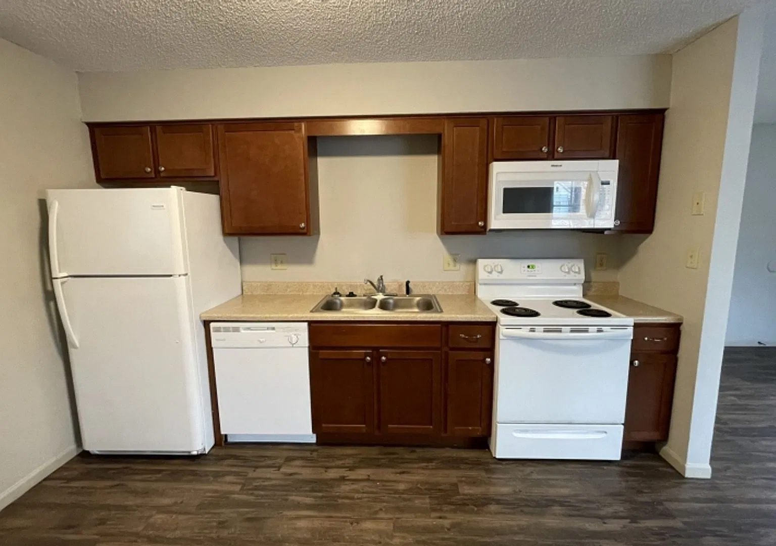 Large 2 bedroom 1 bathroom duplex — Photo 4