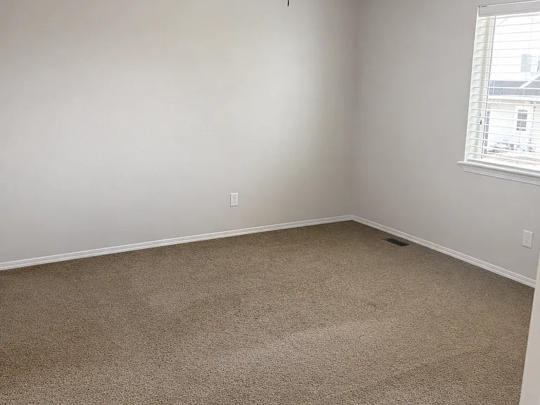 645 SW Miner St — Photo 11