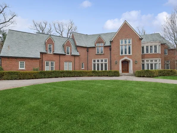 1085 E Ringwood Rd S, Lake Forest, IL 60045