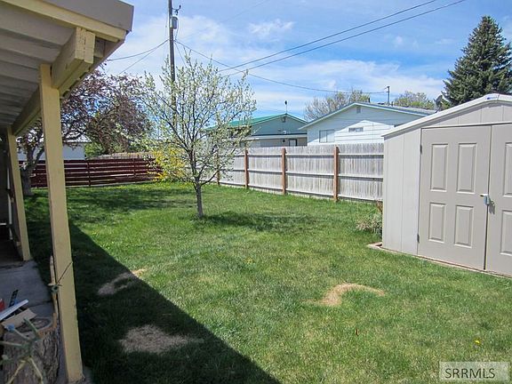 4th image of 818 Terrace Dr