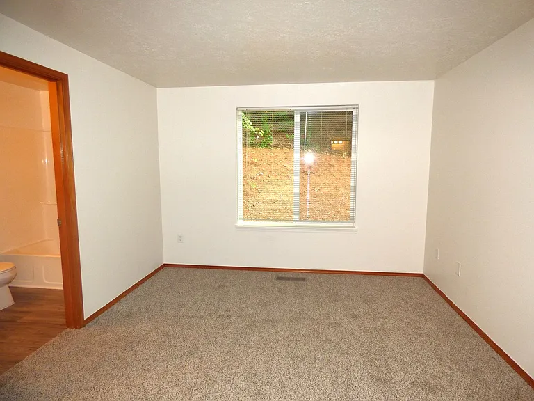 5699 Waln Creek Ct S — Photo 34