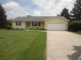 20844 Cross Creek Rd, Bowling Green, OH 43402
