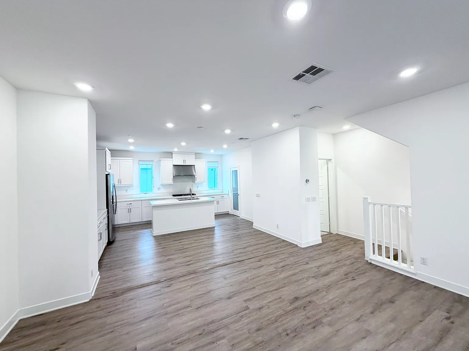 281 Lodestar — Photo 3