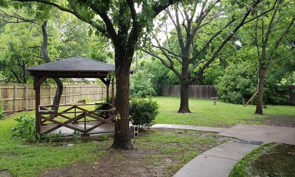 1st image of 613 Oakridge Cir