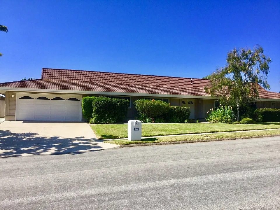 1021 Trueno Ave