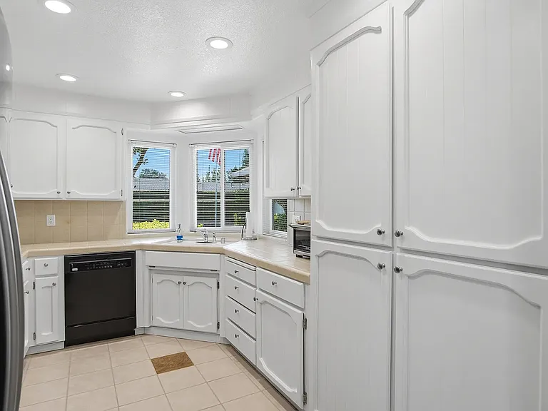1905 Ursini Ln — Photo 6