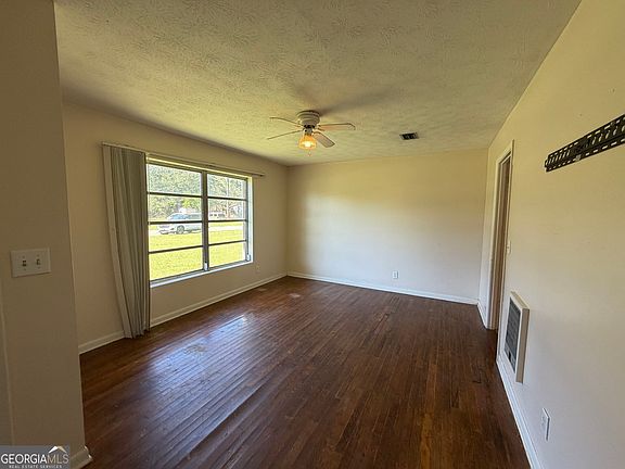 4th image of 2108 Mayfair Pl
