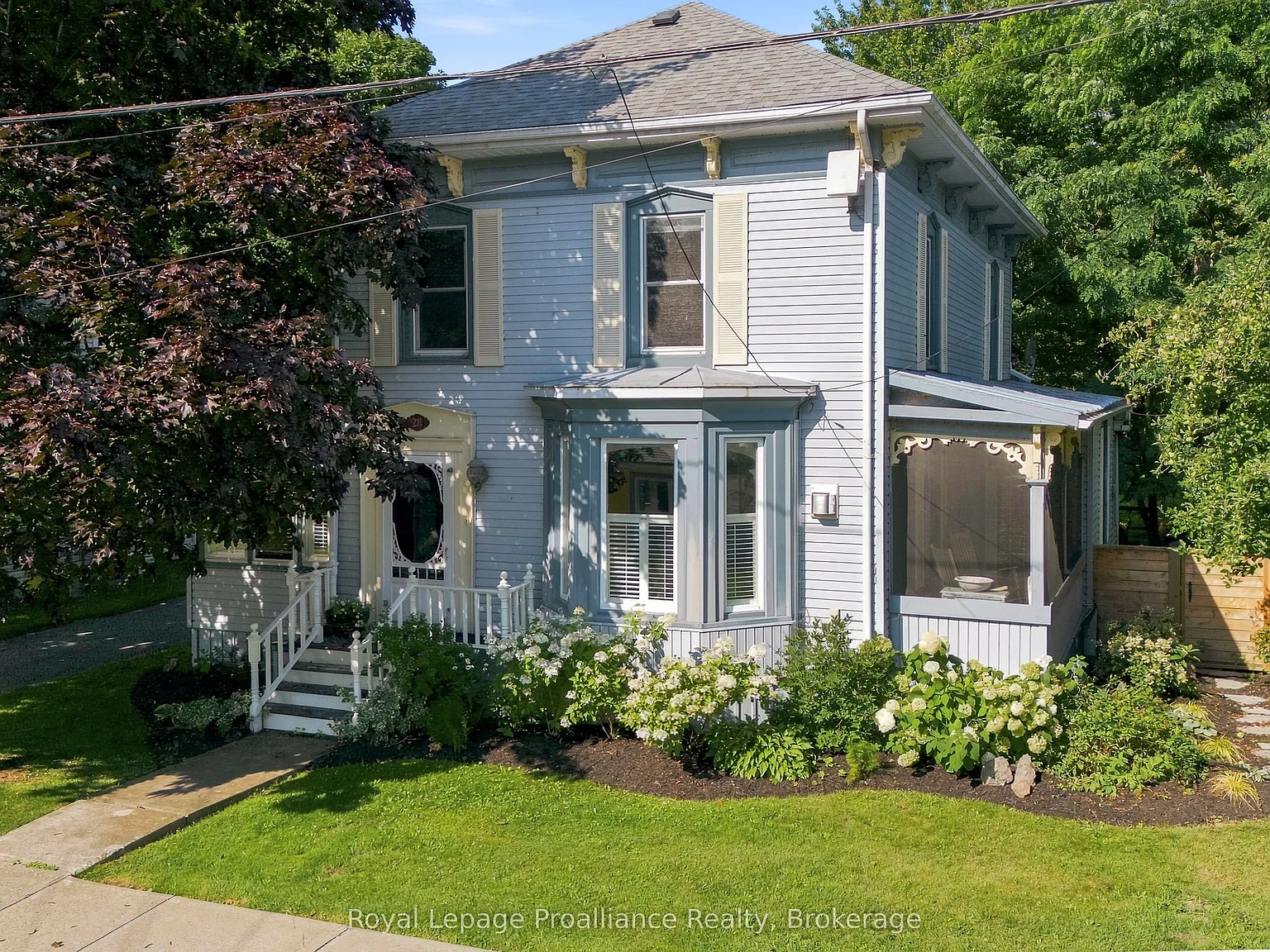 4 bed, $3,000 — Photo 1