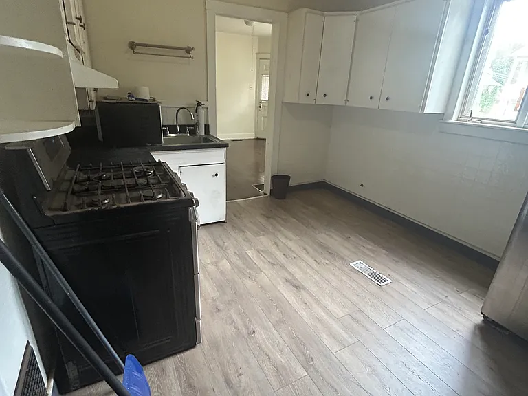 21 Lincoln Ave #2 — Photo 5