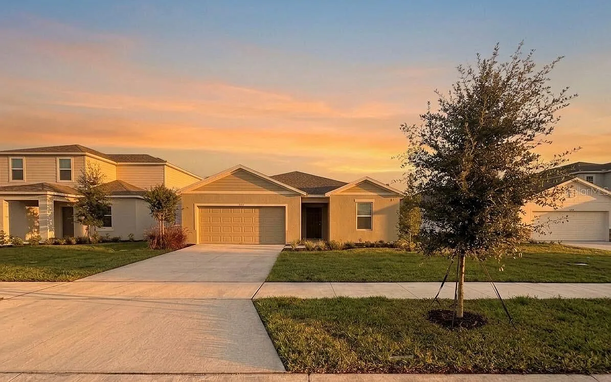 4 bed, 2.0 bath, 1813 sqft, $2,300 — Photo 1