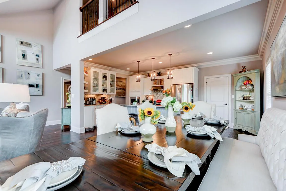 1112 Andalusian Way — Photo 4