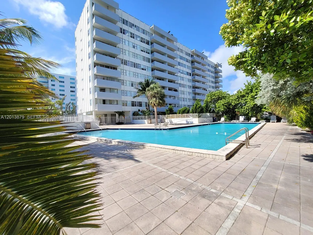Building Photo - 7545 E Treasure Dr #8I
