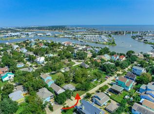 914 Hawthorne Rd, Clear Lake Shores, TX 77565