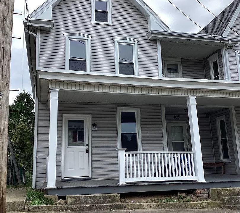 160-162 W North St
